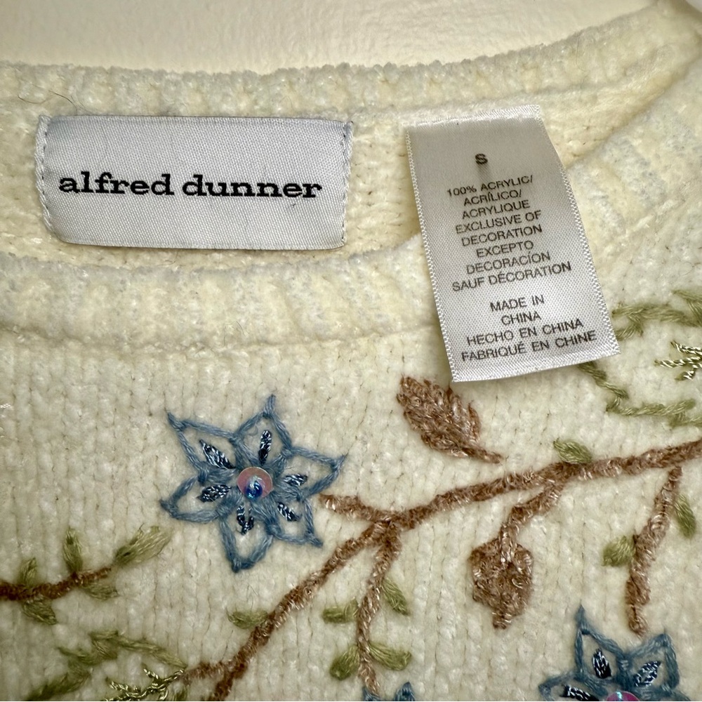 Vintage Alfred Dunner Ivory Floral Embroidered Sweater, Size Small - Picture 4 of 4
